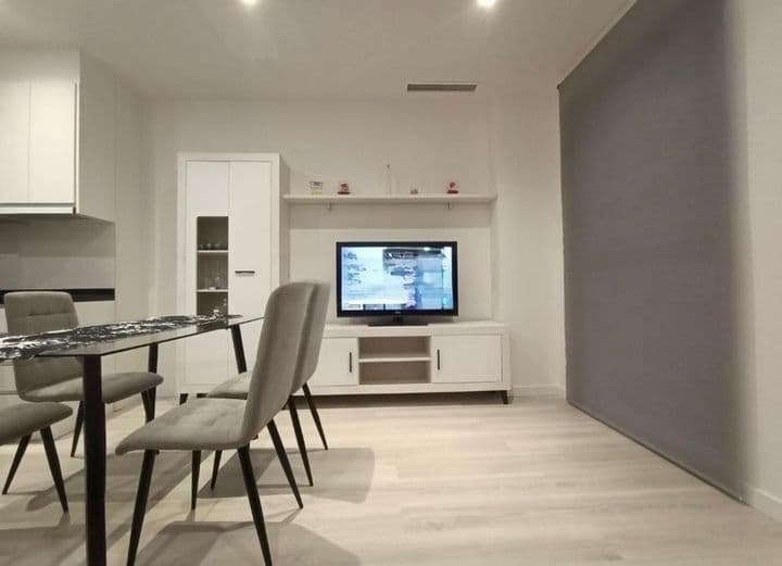 2 bedrooms apartment for rent in Centro, Spain - Image 3