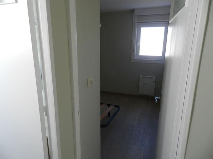 2 bedrooms apartment for rent in Corunna, Spain - Image 6