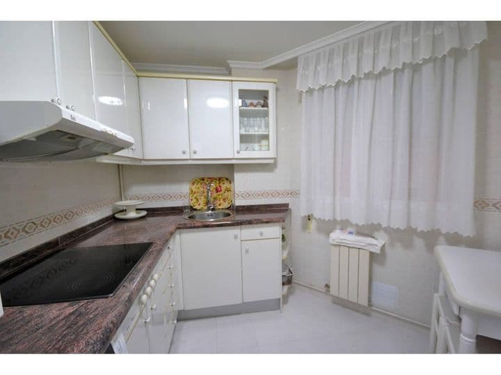 2 bedrooms apartment for rent in Palencia, Spain - Image 3