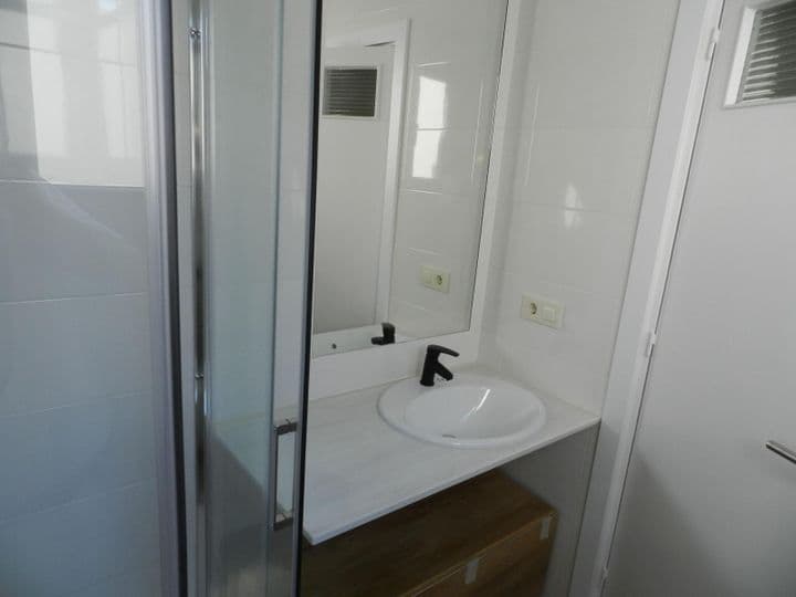 2 bedrooms apartment for rent in Corunna, Spain - Image 7