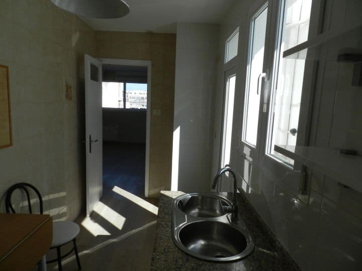 2 bedrooms apartment for rent in Corunna, Spain - Image 8