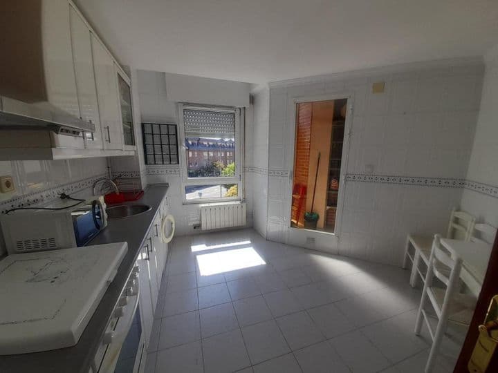 1 bedroom apartment for rent in Valladolid, Spain - Image 4