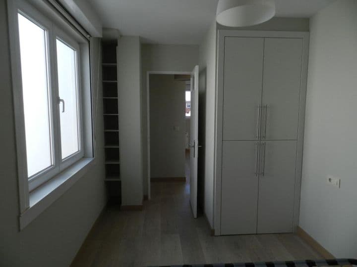 2 bedrooms apartment for rent in Corunna, Spain - Image 4