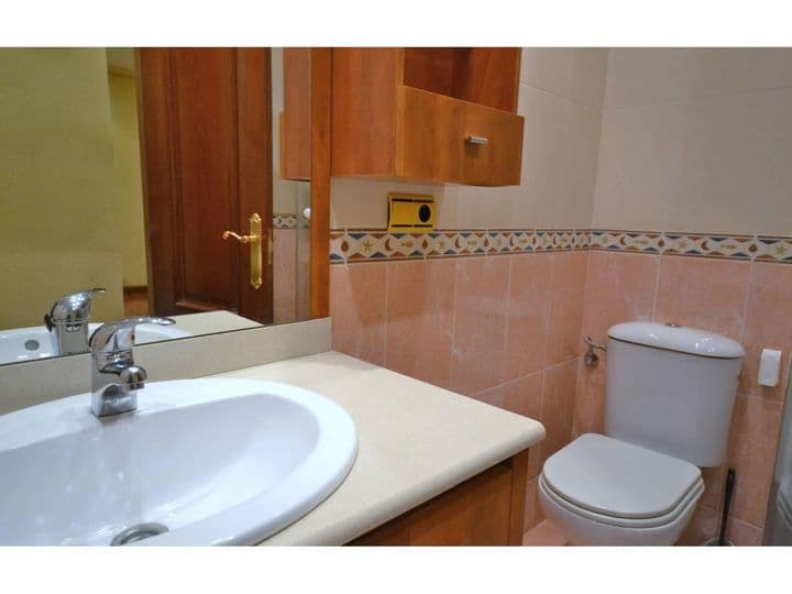 2 bedrooms apartment for rent in Palencia, Spain - Image 2