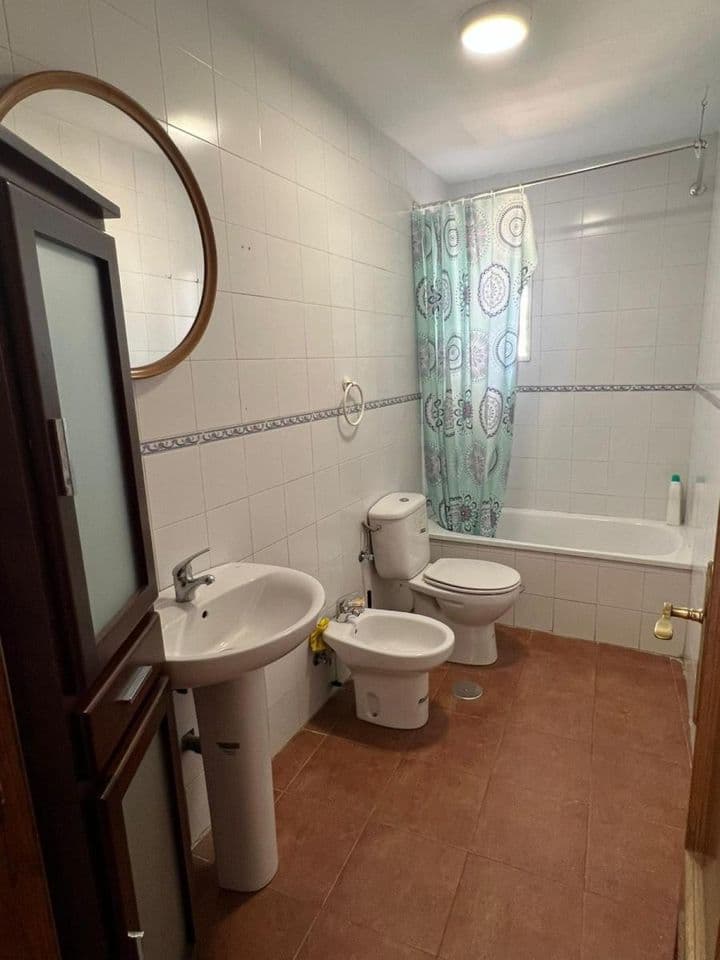 2 bedrooms apartment for rent in Beiro, Spain - Image 7