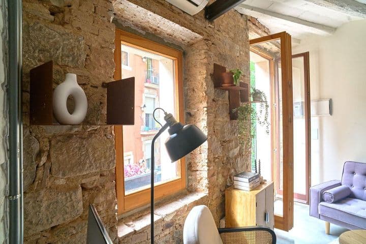 2 bedrooms apartment for rent in Ciutat Vella, Spain - Image 8