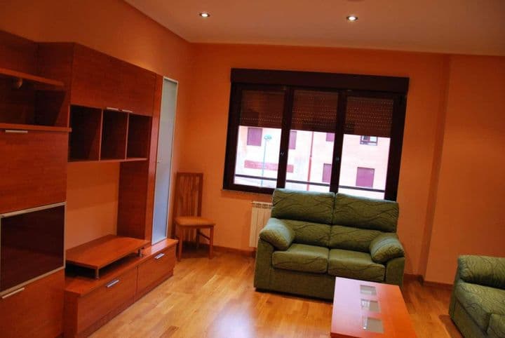 3 bedrooms apartment for rent in Salamanca, Spain - Image 2