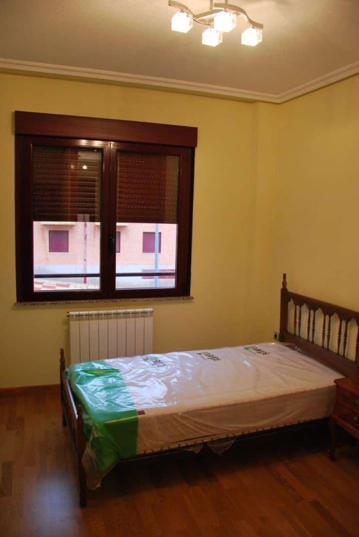 3 bedrooms apartment for rent in Salamanca, Spain - Image 5