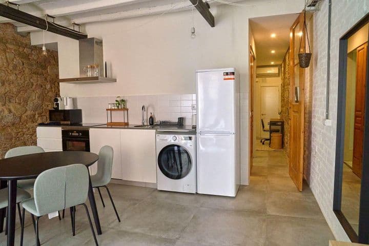 2 bedrooms apartment for rent in Ciutat Vella, Spain - Image 4