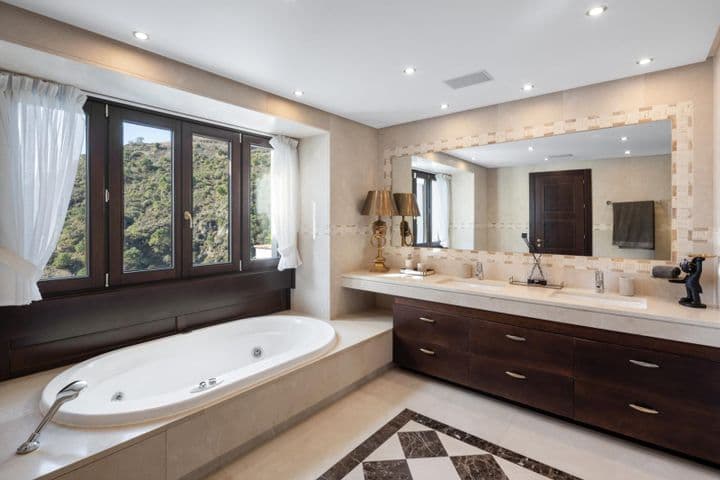 7 bedrooms house for sale in Benahavis, Spain - Image 12