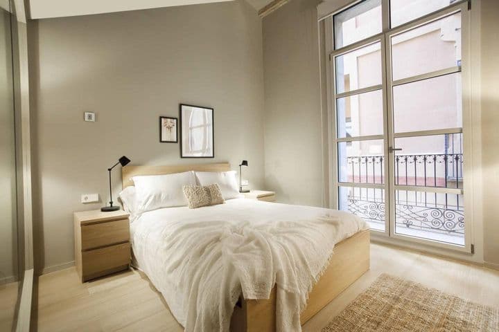 2 bedrooms apartment for rent in Ciutat Vella, Spain - Image 8