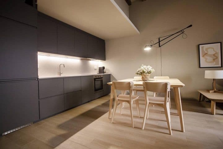 2 bedrooms apartment for rent in Ciutat Vella, Spain - Image 4