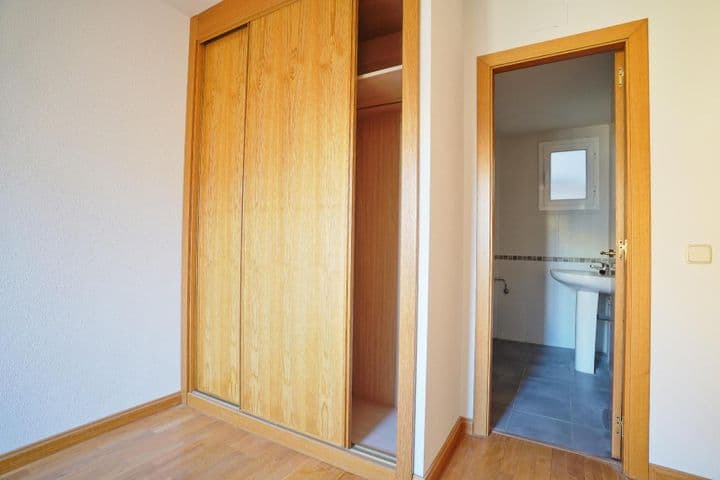 2 bedrooms apartment for rent in Ocana, Spain - Image 9