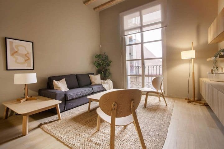 2 bedrooms apartment for rent in Ciutat Vella, Spain - Image 2