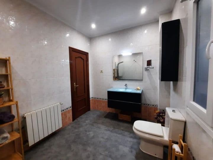 2 bedrooms apartment for rent in Bilbao, Spain - Image 12