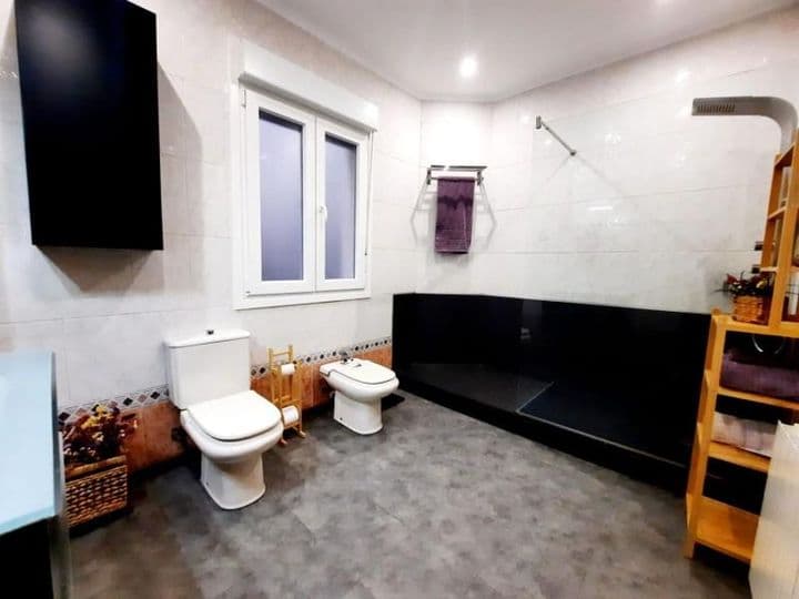 2 bedrooms apartment for rent in Bilbao, Spain - Image 11