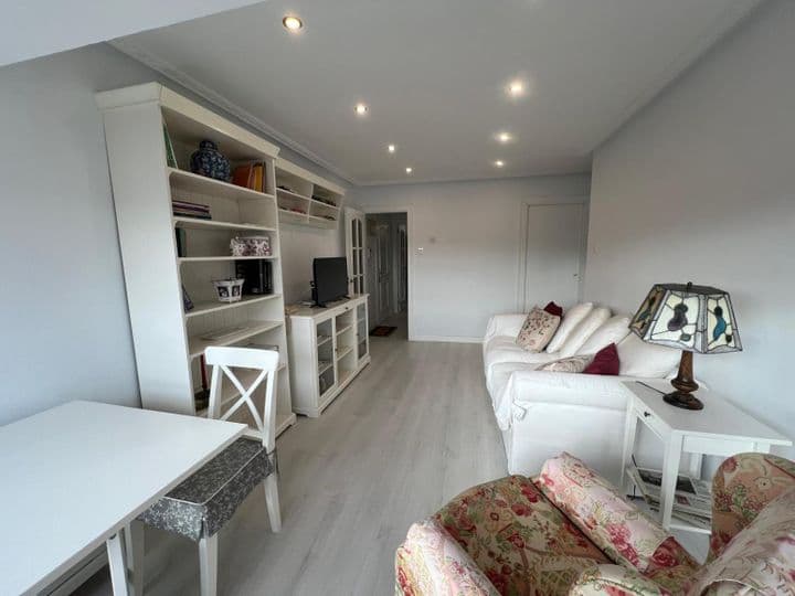 2 bedrooms apartment for rent in Gijon, Spain - Image 3