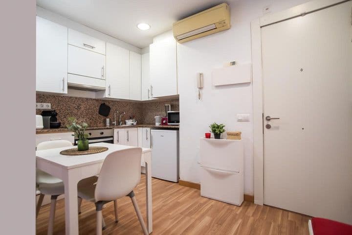 Apartment for rent in Ciutat Vella, Spain - Image 7