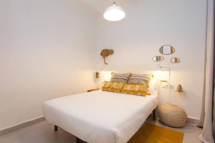 2 bedrooms apartment for rent in Ciutat Vella, Spain - Image 9