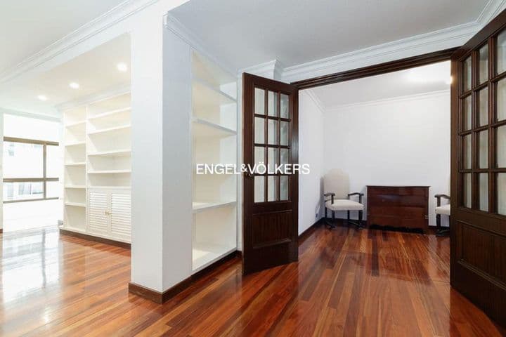 5 bedrooms apartment for rent in Vigo, Spain - Image 12