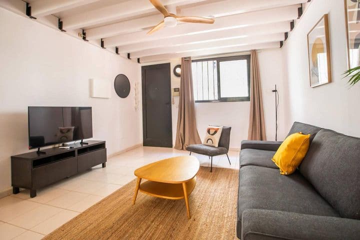 2 bedrooms apartment for rent in Ciutat Vella, Spain - Image 4