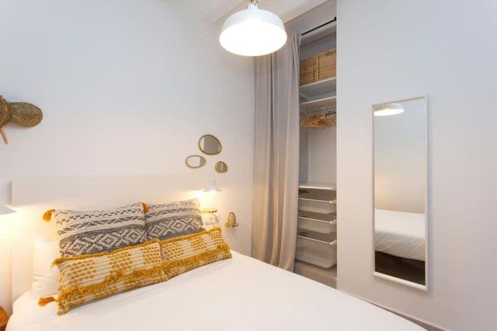 2 bedrooms apartment for rent in Ciutat Vella, Spain - Image 11