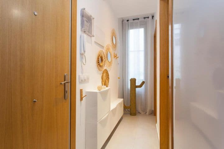 2 bedrooms apartment for rent in Ciutat Vella, Spain - Image 8