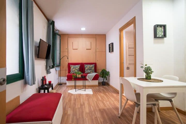 Apartment for rent in Ciutat Vella, Spain - Image 2