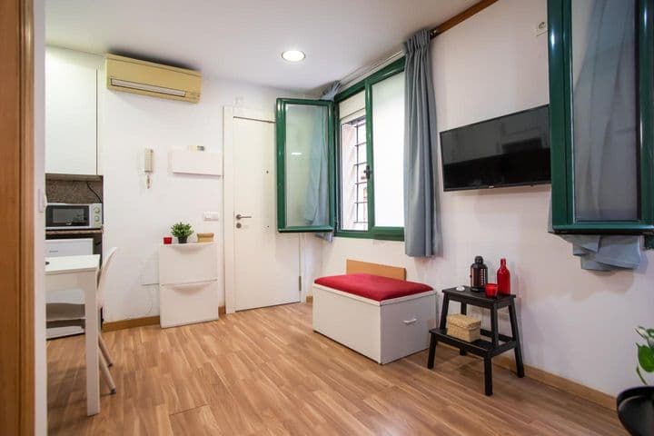 Apartment for rent in Ciutat Vella, Spain - Image 6