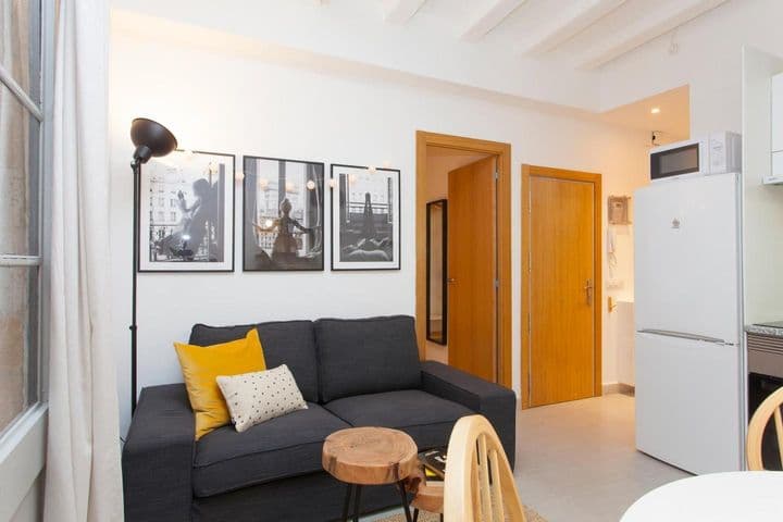 2 bedrooms apartment for rent in Ciutat Vella, Spain - Image 2