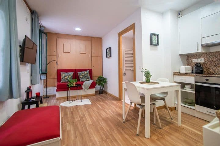 Apartment for rent in Ciutat Vella, Spain - Image 3