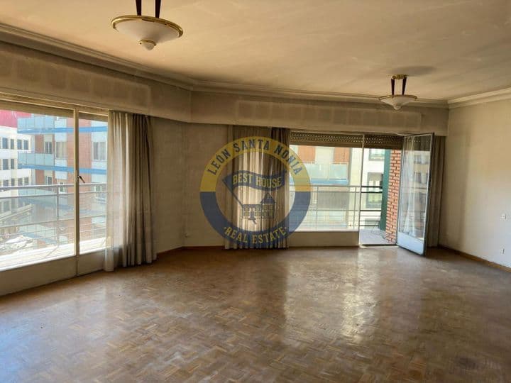 4 bedrooms apartment for sale in Leon, Spain