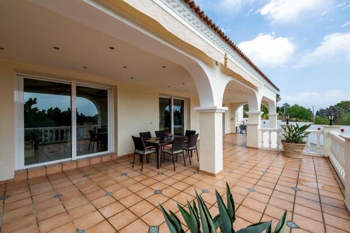 4 bedrooms house for rent in Marbella, Spain - Image 11