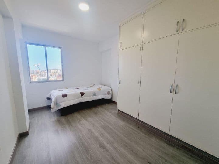 3 bedrooms apartment for rent in Ciudad Alta, Spain - Image 8