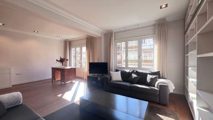 4 bedrooms apartment for rent in Sant Gervasi, Spain - Image 9