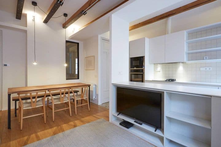 1 bedroom apartment for rent in Dreta de lEixample, Spain - Image 8