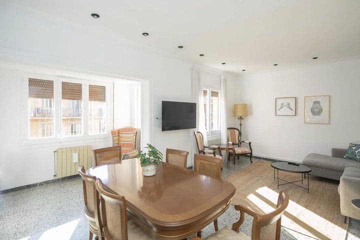 3 bedrooms apartment for rent in Sant Antoni, Spain - Image 2