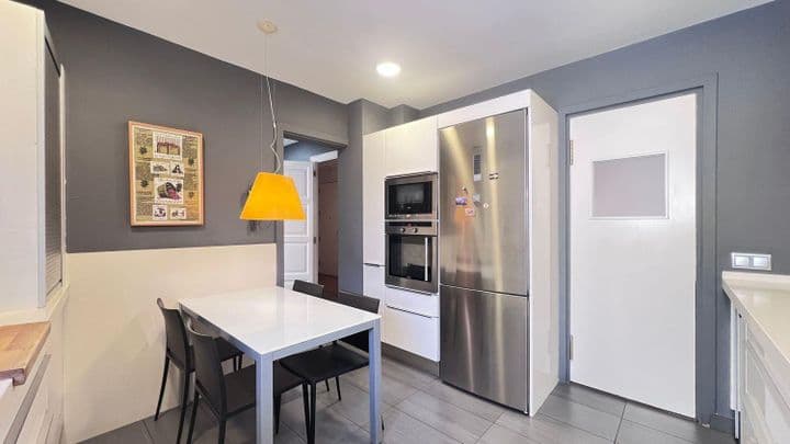 4 bedrooms apartment for rent in Sant Gervasi, Spain - Image 4