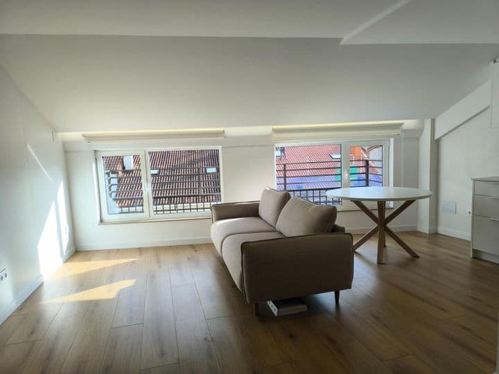 2 bedrooms apartment for rent in Santiago de Compostela, Spain - Image 8