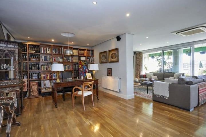 4 bedrooms apartment for rent in Vitoria-Gasteiz, Spain - Image 2