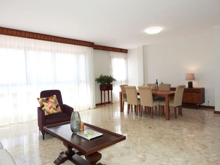 4 bedrooms apartment for rent in Las Palmas de Gran Canaria, Spain - Image 13