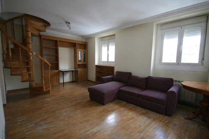 2 bedrooms house for rent in Madrid, Spain - Image 2