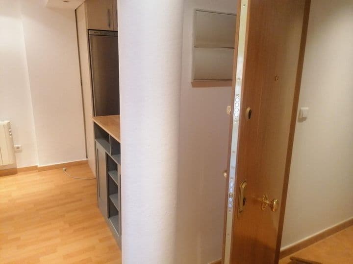 1 bedroom apartment for rent in Zaragoza, Spain - Image 13