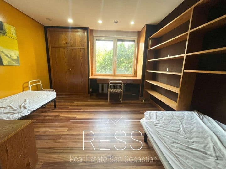 4 bedrooms apartment for rent in Donostia-San Sebastian, Spain - Image 9