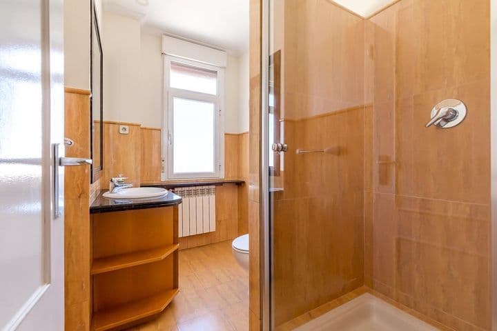 2 bedrooms apartment for rent in Madrid, Spain - Image 36