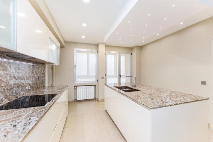 3 bedrooms apartment for sale in Madrid, Spain - Image 10