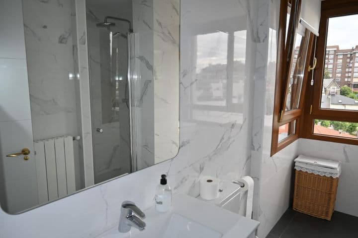 2 bedrooms apartment for rent in Santander, Spain - Image 12