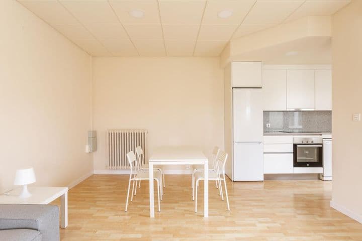 1 bedroom apartment for rent in Pamplona, Spain - Image 12