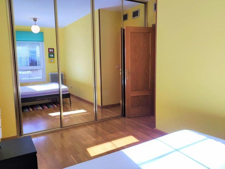 2 bedrooms apartment for rent in Zaragoza, Spain - Image 11