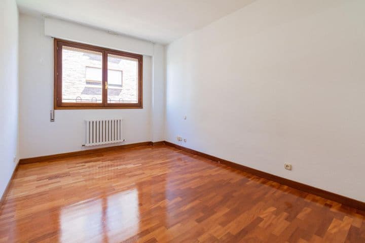 3 bedrooms apartment for rent in Pamplona, Spain - Image 10